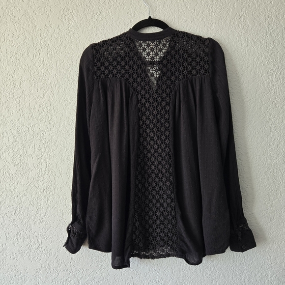 Free People XS Black Oversized Crochet Long Sleeve Button Front Top Cutout - Picture 4 of 7